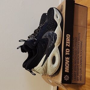 Nike cosmic unity 1's